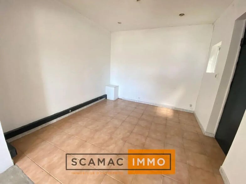 Industriel/Logistique dans Rognac à louer - Photo de l’immeuble – Image 3 sur 4