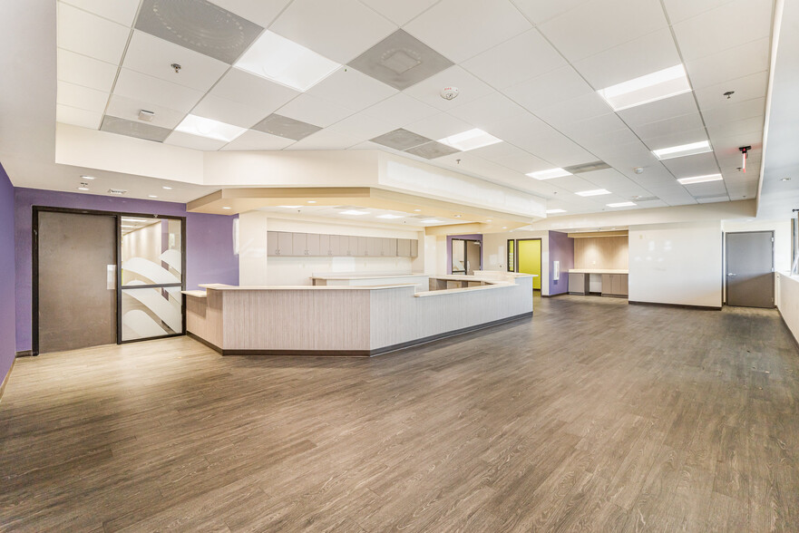 2800-2826 W Sugar Creek Rd, Charlotte, NC à louer - Photo de l’immeuble – Image 1 sur 12