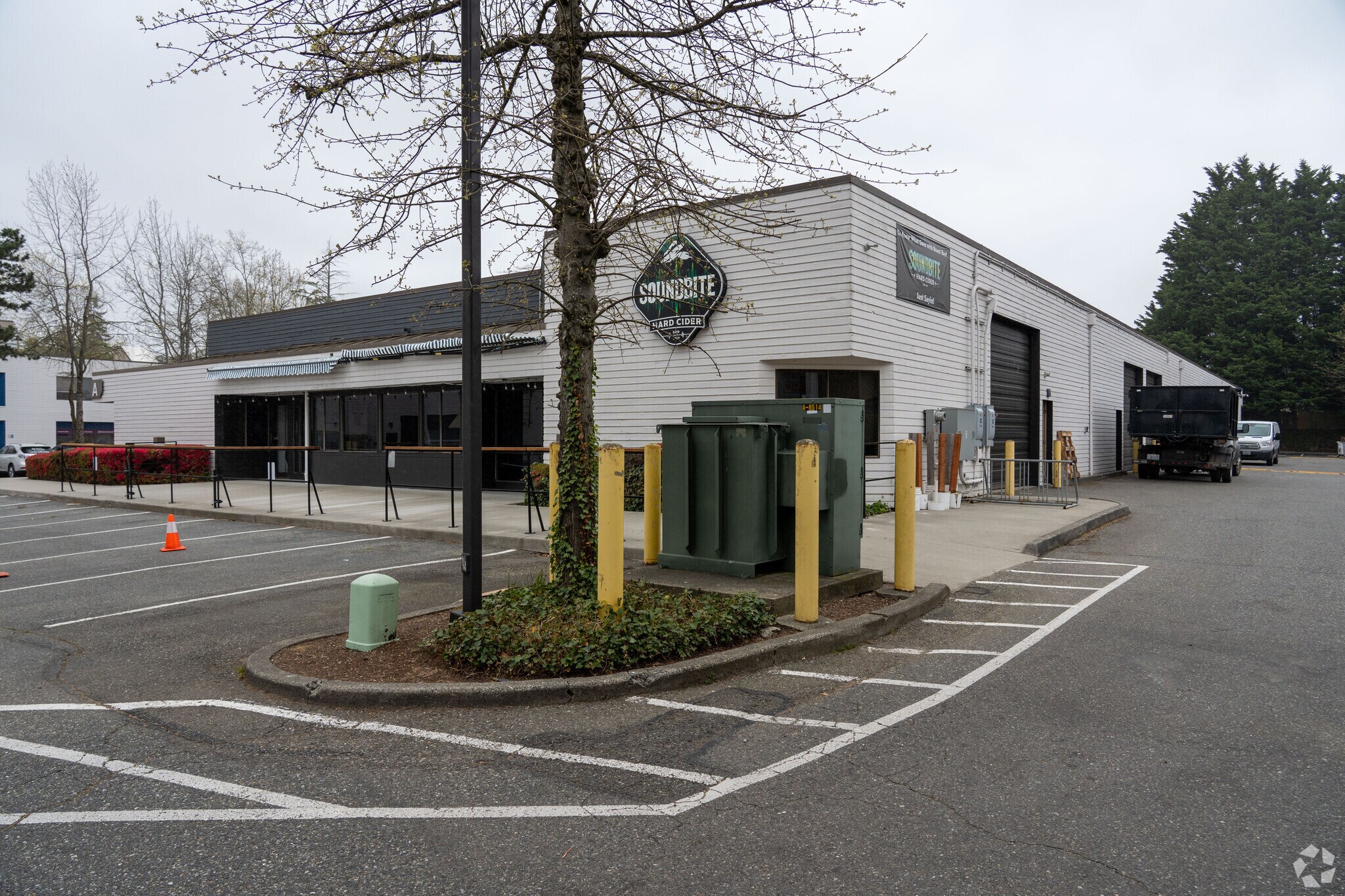 909 SE Everett Mall Way, Everett, WA à vendre Photo principale– Image 1 sur 9