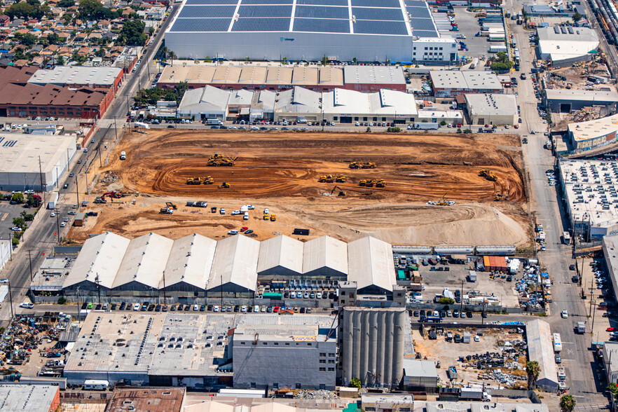 3690 Union Pacific Ave, Los Angeles, CA à louer - Photo de la construction – Image 2 sur 2