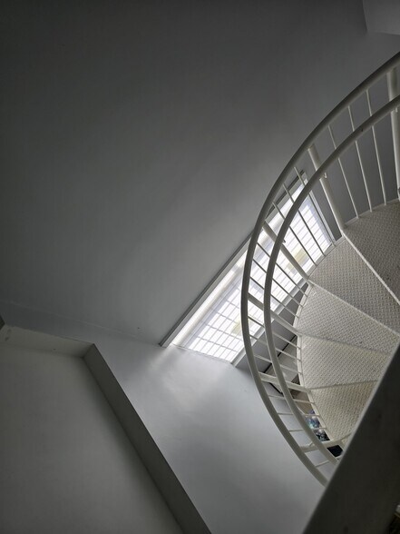 4696 NW 74th Ave, Miami, FL à louer - Photo de l’immeuble – Image 3 sur 26