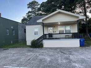 2007 Wake Forest Rd, Raleigh, NC à louer Photo intérieure– Image 1 sur 10