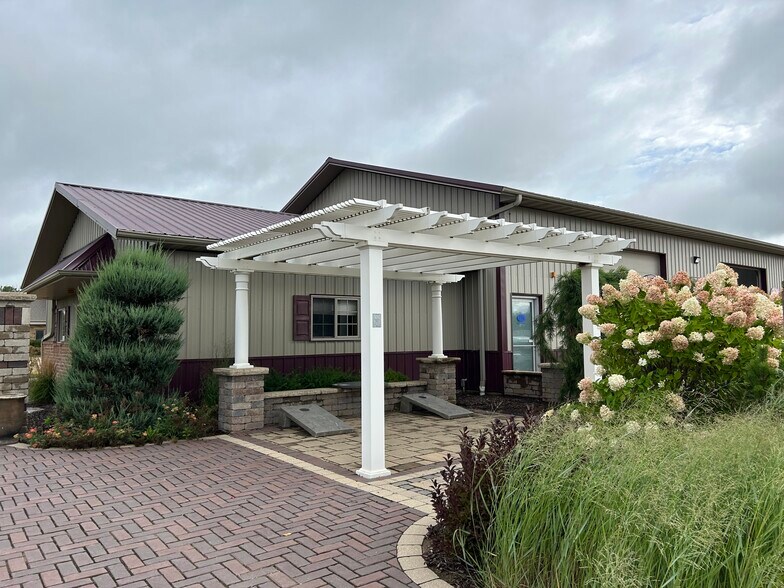 6064 N Richmond St, Appleton, WI à louer - Photo de l’immeuble – Image 3 sur 4