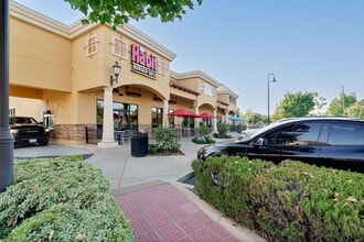 140-200 W Los Angeles Ave, Moorpark, CA à louer Aérien– Image 2 sur 13