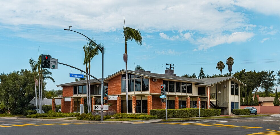 1661 E Chapman Ave, Fullerton, CA à louer - Photo de l’immeuble – Image 1 sur 49