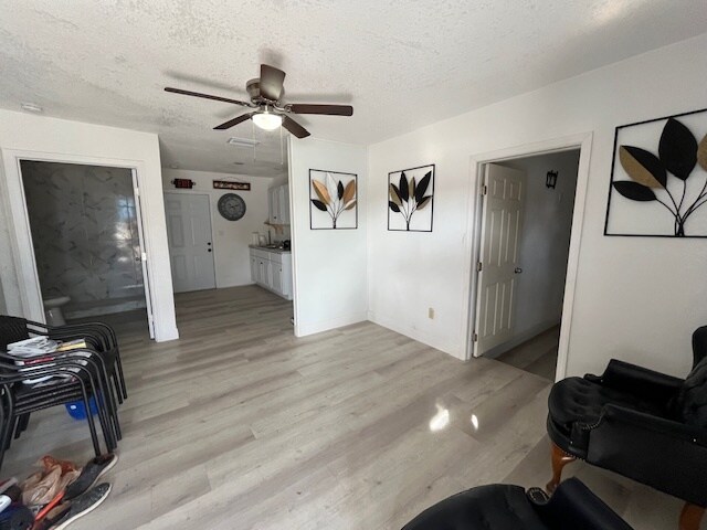 6708 N Armenia Ave, Tampa, FL à vendre - Photo intérieure – Image 2 sur 12