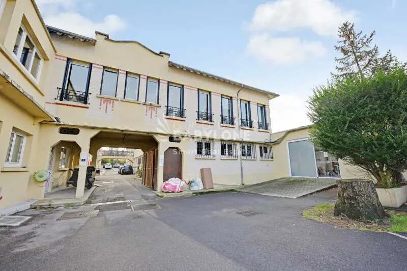 Bureau dans Nanterre à louer - Photo de l’immeuble – Image 1 sur 16