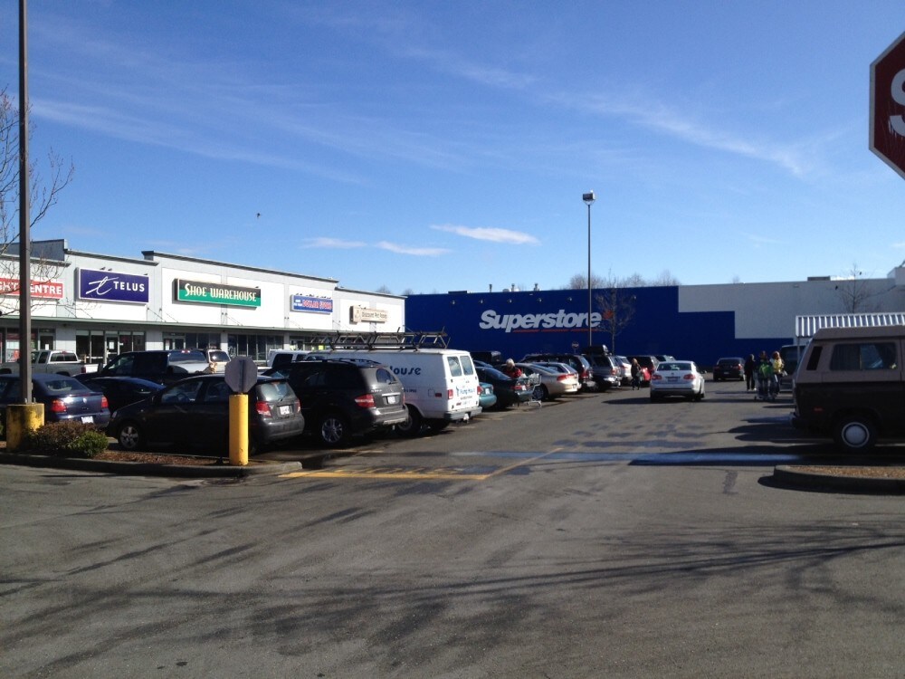 795 Ryan Rd, Courtenay, BC à louer Photo principale– Image 1 sur 5