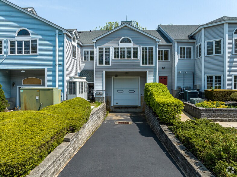 384 Merrow Rd, Tolland, CT à louer - Photo de l’immeuble – Image 3 sur 26