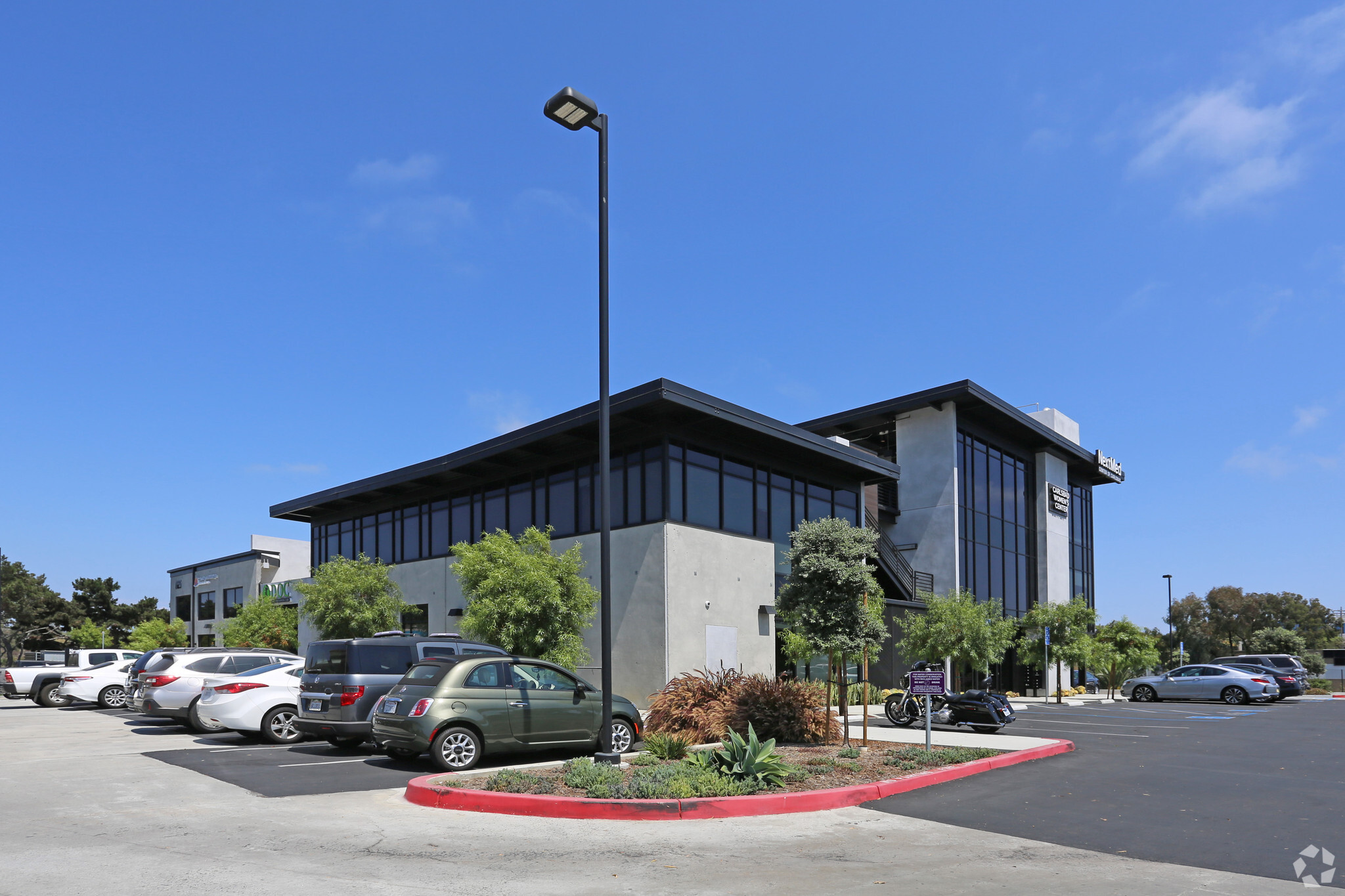 6183 Paseo del Norte, Carlsbad, CA à louer Photo de l’immeuble– Image 1 sur 16
