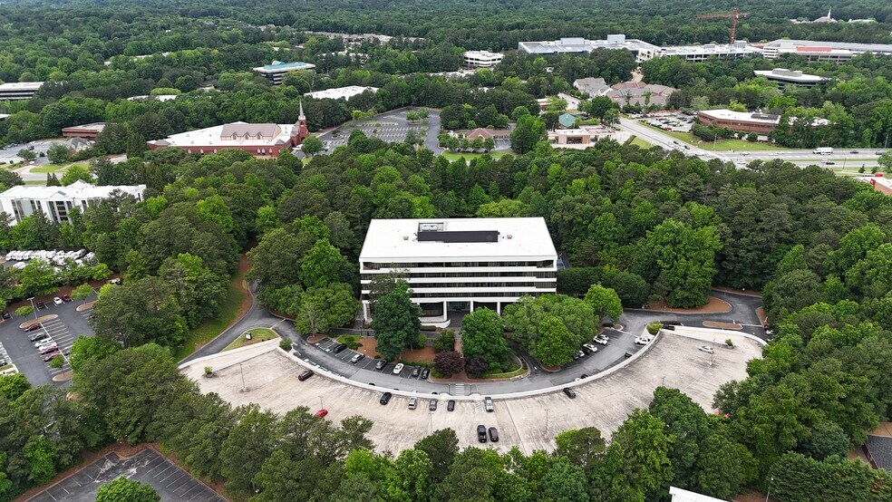 5550 Peachtree Pky, Peachtree Corners, GA à louer - Photo de l’immeuble – Image 2 sur 12