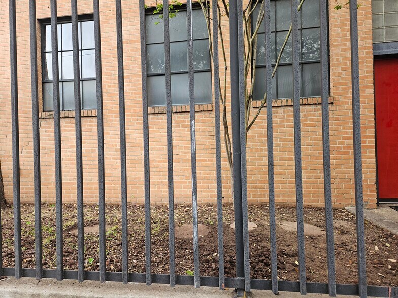 3116 Commerce St, Dallas, TX à louer - Photo de l’immeuble – Image 2 sur 8