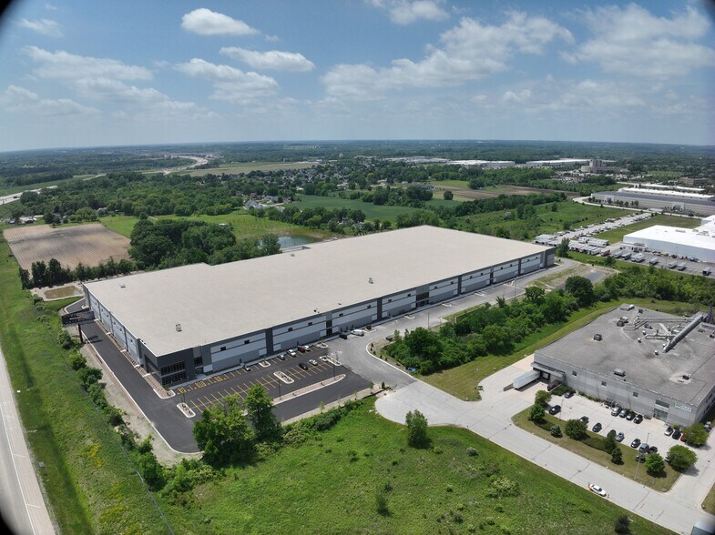 10000 S Ridgeview Dr, Oak Creek, WI à louer – Image 3 sur 12
