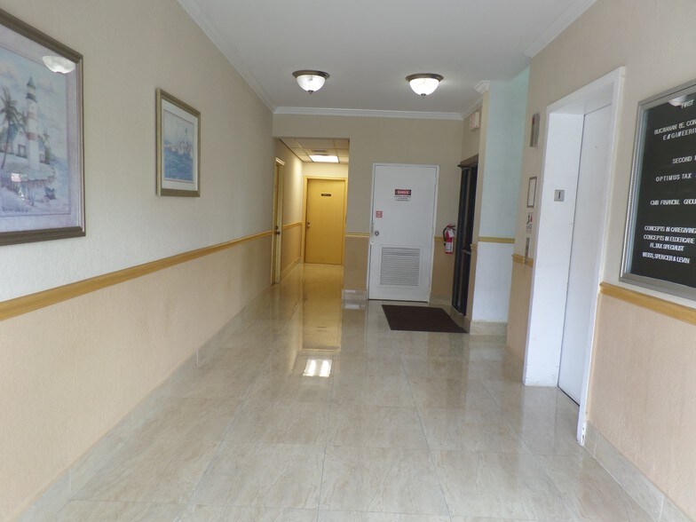 6191 W Atlantic Blvd, Margate, FL à louer - Photo intérieure – Image 3 sur 7