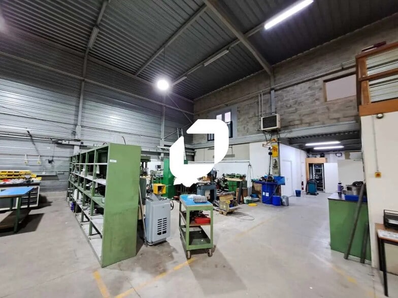 Local d’activités dans Noisy-le-Sec à louer - Photo de l’immeuble – Image 2 sur 9