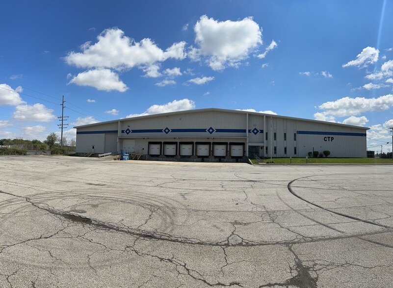 2615 Endress Pl, Greenwood, IN à vendre - Photo de l’immeuble – Image 2 sur 7