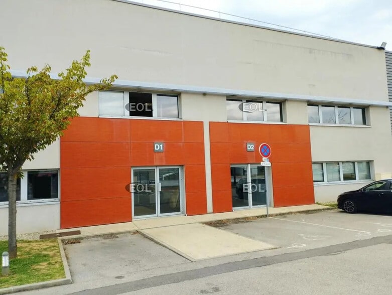Local d’activités dans Saint-Priest à louer - Photo de l’immeuble – Image 2 sur 10