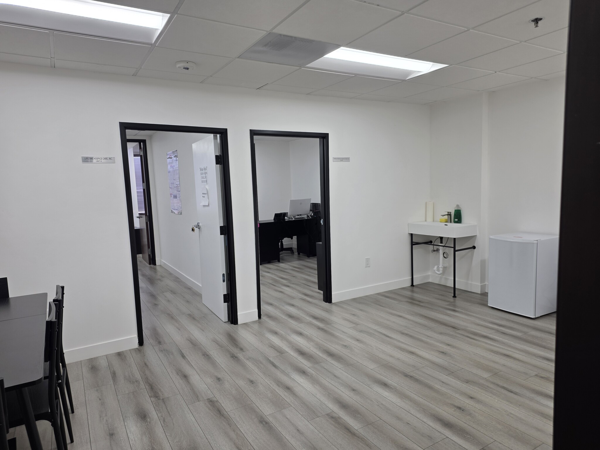 425 E Colorado St, Glendale, CA à louer Photo intérieure– Image 1 sur 7