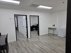 425 E Colorado St, Glendale, CA à louer Photo intérieure– Image 1 sur 7