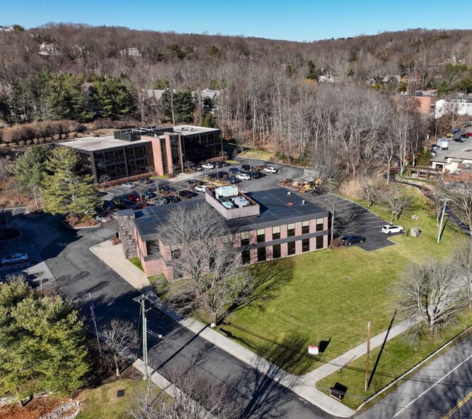 355 Main St, Armonk, NY à louer - Photo de l’immeuble – Image 1 sur 10