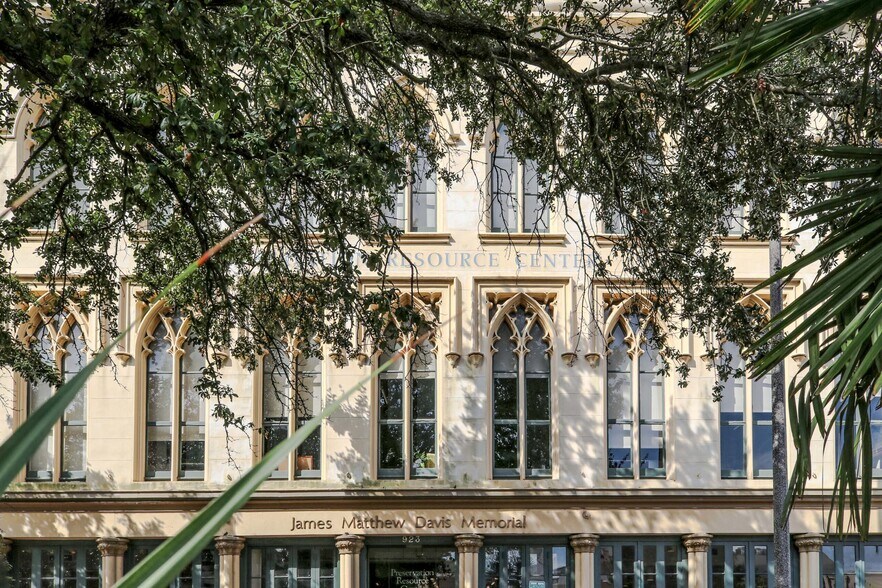 923 Tchoupitoulas St, New Orleans, LA à louer - Photo principale – Image 1 sur 7