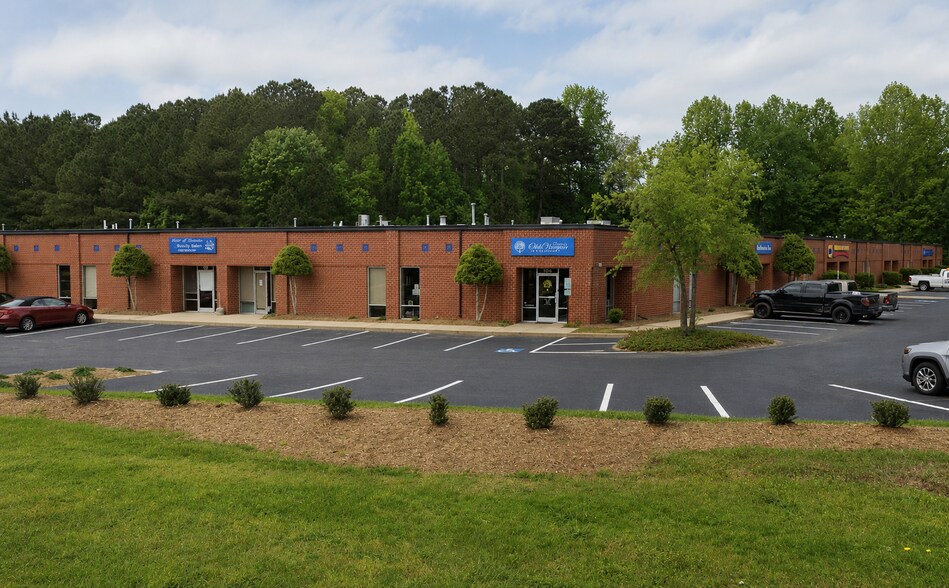 861 Old Knight Rd, Knightdale, NC à louer - Photo de l’immeuble – Image 1 sur 5