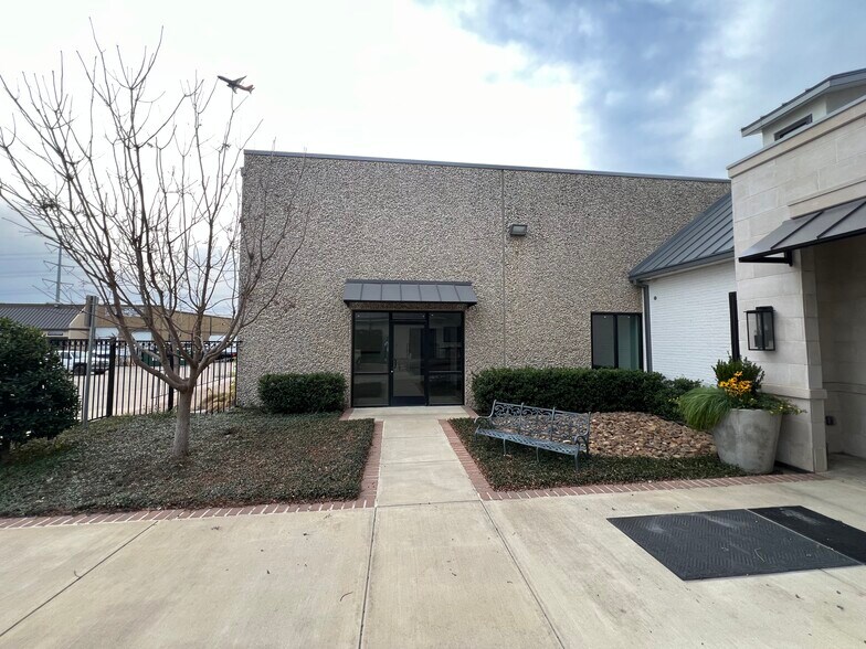 10939 Shady Trl, Dallas, TX à louer - Photo de l’immeuble – Image 3 sur 27