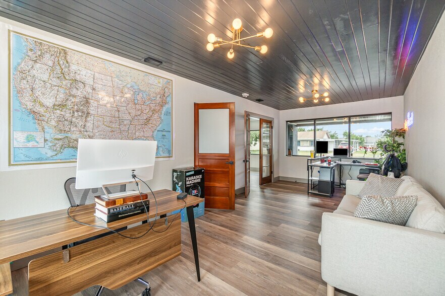390 Poinciana Dr, Melbourne, FL à louer - Photo intérieure – Image 2 sur 16