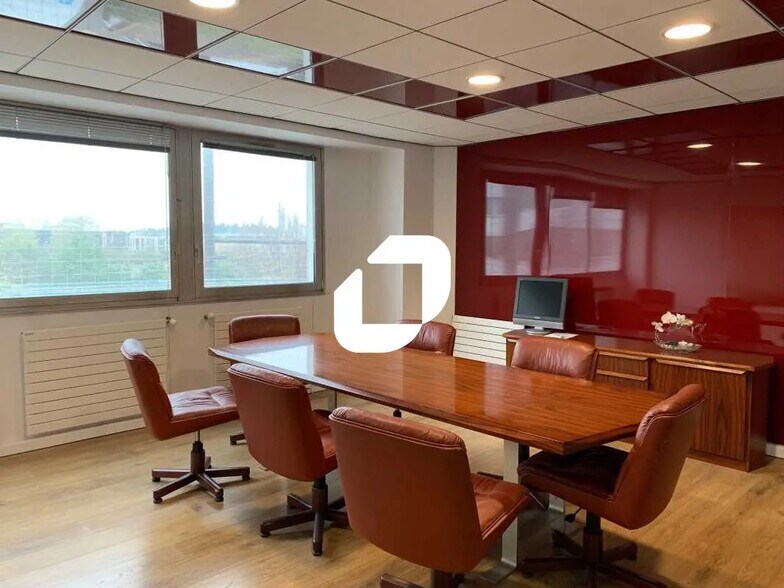 Bureau dans Évry-Courcouronnes à louer - Photo de l’immeuble – Image 2 sur 6