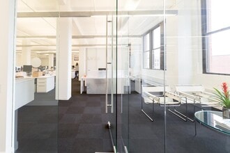 57-59 W Grand Ave, Chicago, IL à louer Photo intérieure– Image 2 sur 5