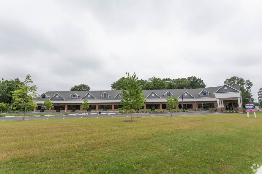 1234 Huntington Tpke, Trumbull, CT à louer - Photo de l’immeuble – Image 1 sur 4