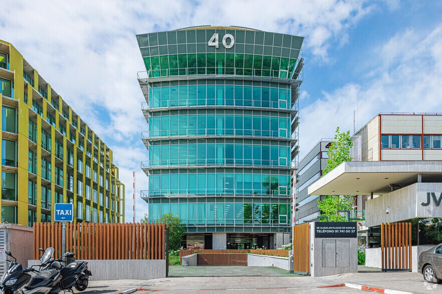 Calle Josefa Valcárcel, 40, Madrid, Madrid à louer - Photo de l’immeuble – Image 2 sur 4