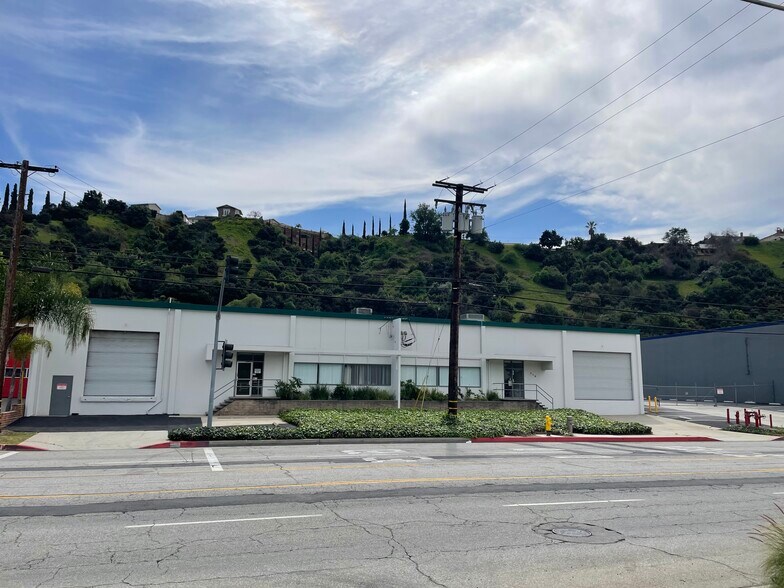 708-710 Monterey Pass Rd, Monterey Park, CA à vendre - Photo de l’immeuble – Image 1 sur 8
