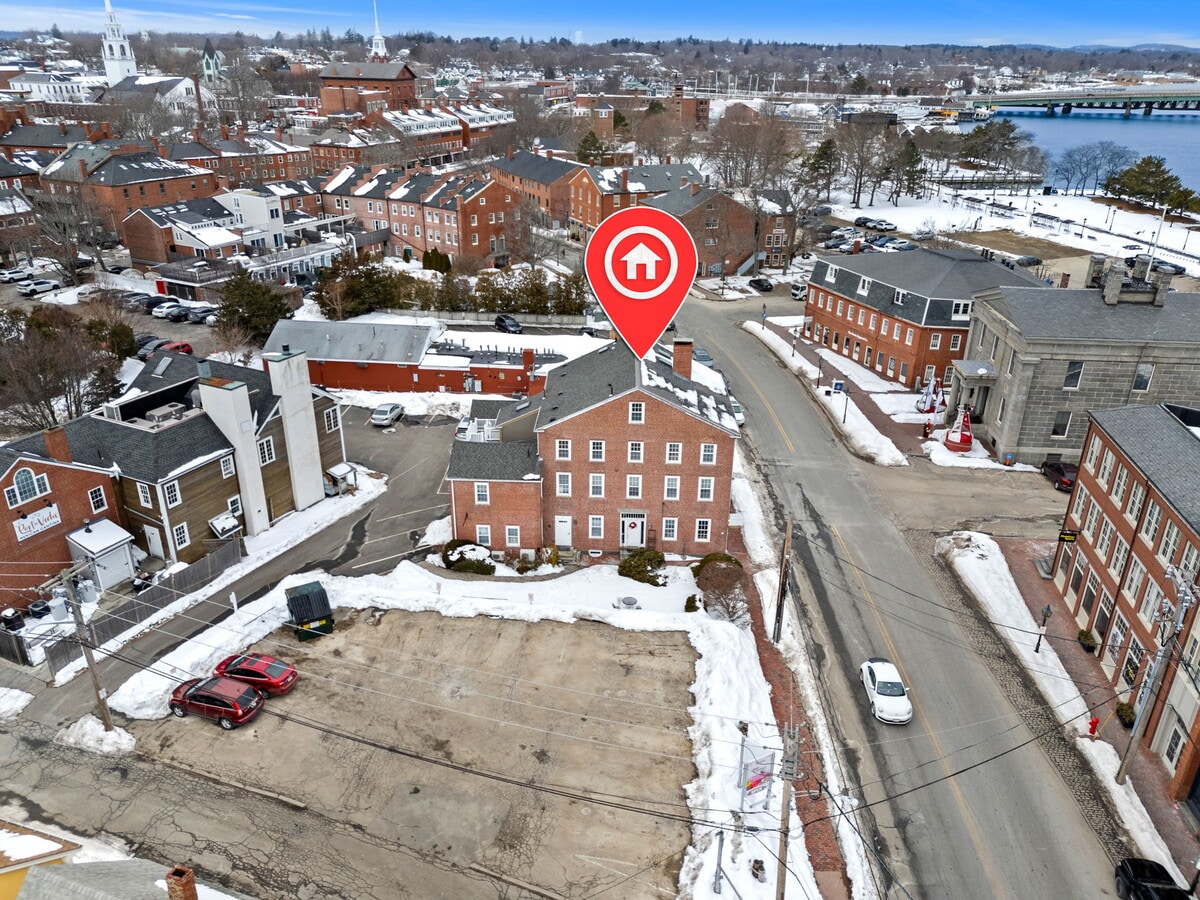 30-32 Water St #3, Newburyport, MA 01950 - Lot 3 - - Photo intérieure - Image 2 of 28