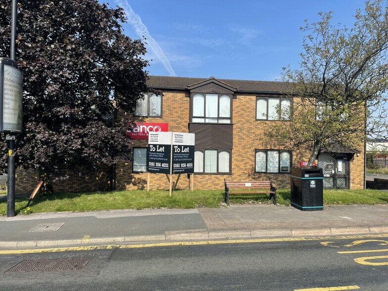 115 Huddersfield Rd, Oldham à louer - Photo de l’immeuble – Image 1 sur 11