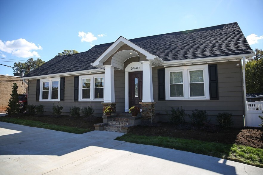 6634-6640 W Wilkinson Blvd portefeuille de 2 biens à vendre sur LoopNet.fr - Photo de l’immeuble – Image 3 sur 22