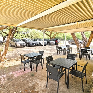 Plus de détails pour 12064 Park Road 37, Lakehills, TX - Local commercial à vendre