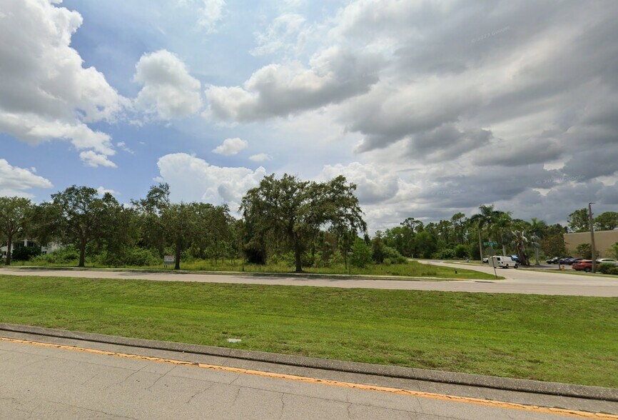 Del Prado Blvd N, Cape Coral, FL à vendre - Photo de l’immeuble – Image 3 sur 5