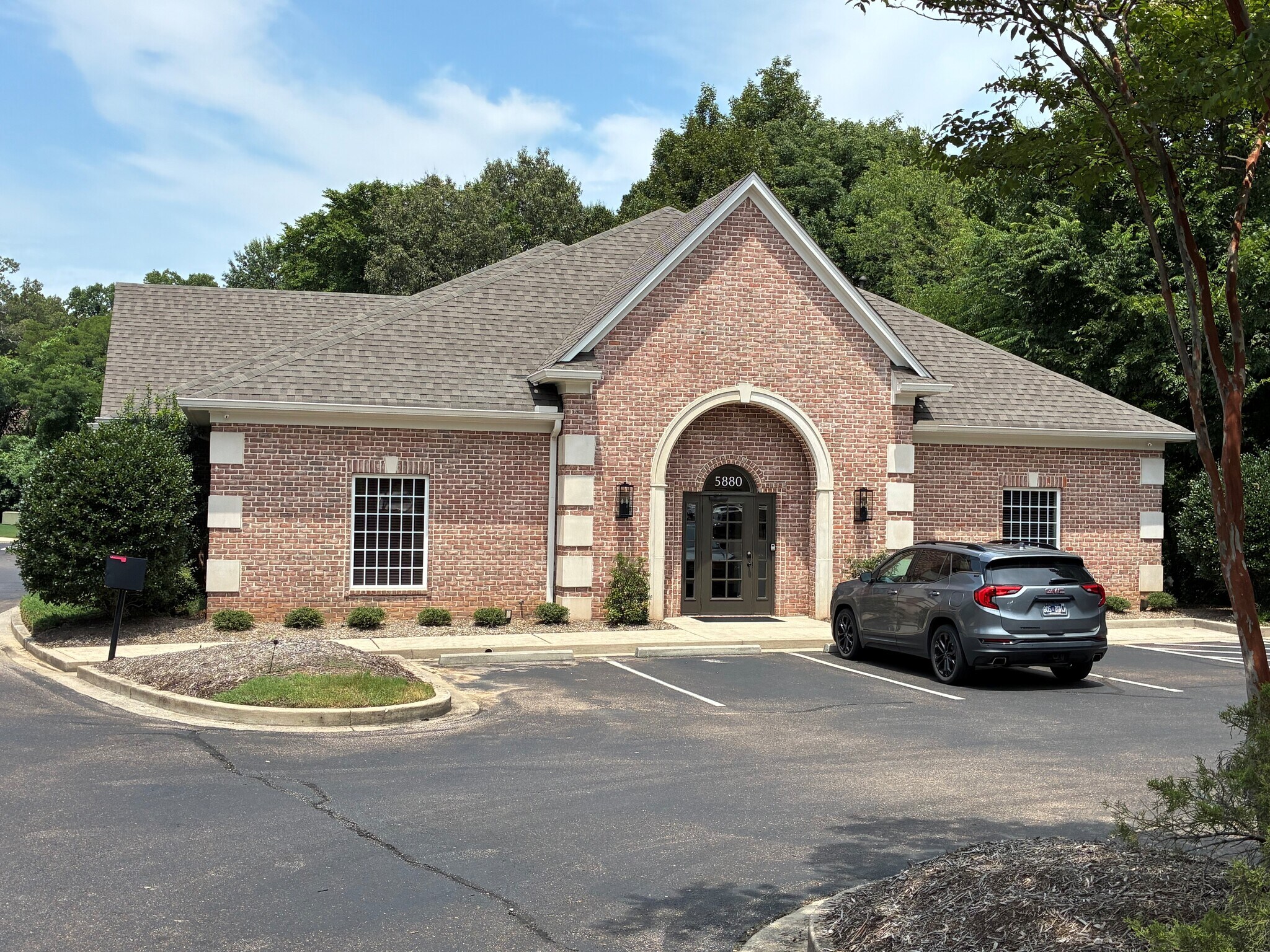 5880 Ridge Bend Rd, Memphis, TN à vendre Photo de l’immeuble– Image 1 sur 12