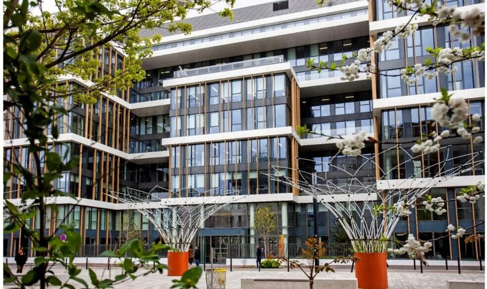 Bureau dans Montigny-le-Bretonneux à louer - Photo de l’immeuble – Image 1 sur 5