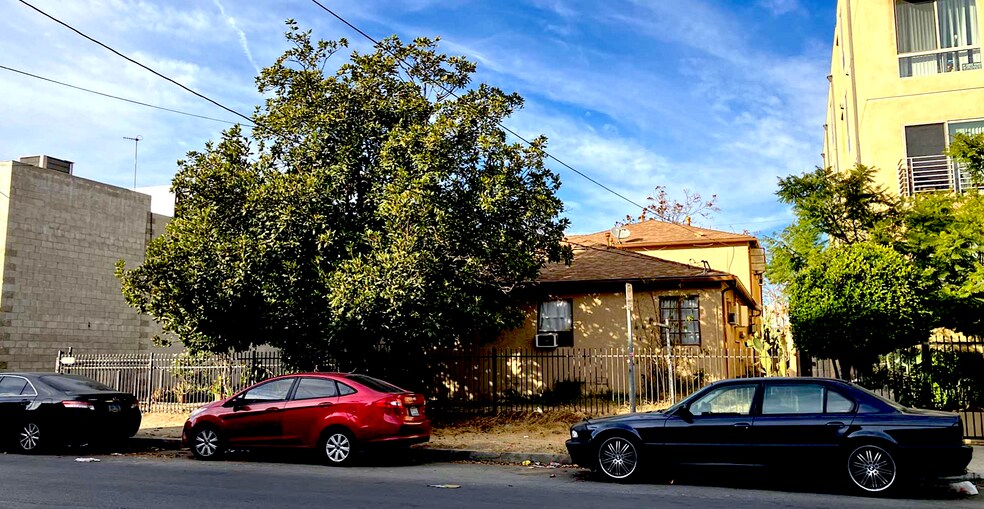 12045 Hart St, North Hollywood, CA à vendre - Photo de l’immeuble – Image 2 sur 6
