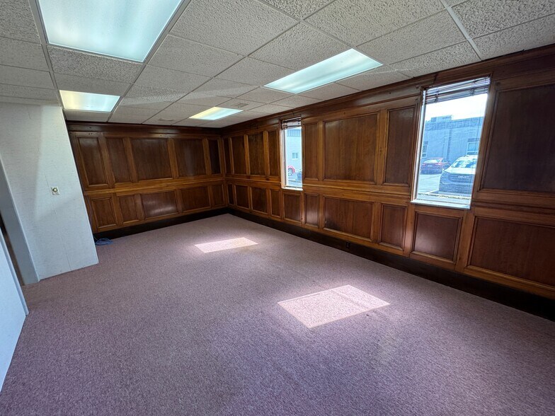 5815 Outlook St, Mission, KS à vendre - Photo de l’immeuble – Image 2 sur 4