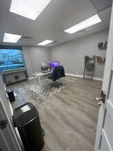 925-975 E Maple Rd, Birmingham, MI à louer Photo intérieure– Image 1 sur 5