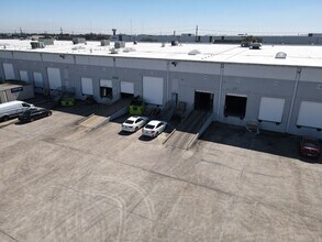 10650 W Airport Blvd, Stafford, TX à louer Photo de l’immeuble– Image 2 sur 3