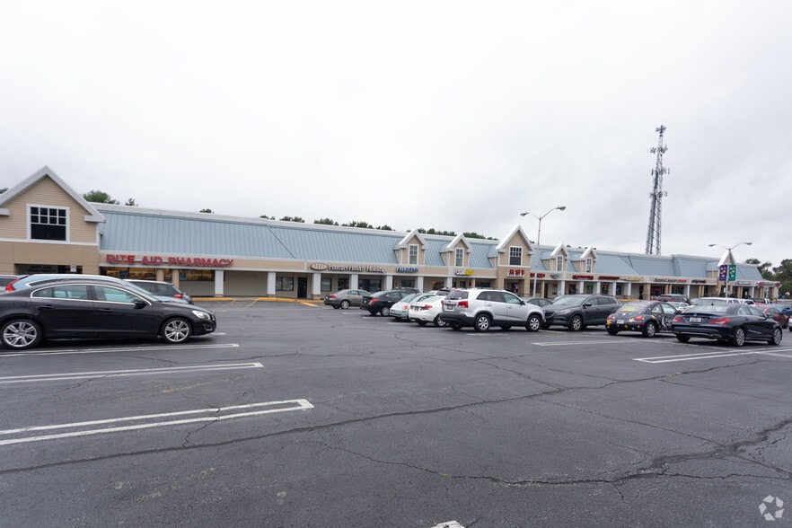 2203-2211 Defense Hwy, Crofton, MD à louer - Photo principale – Image 2 sur 12