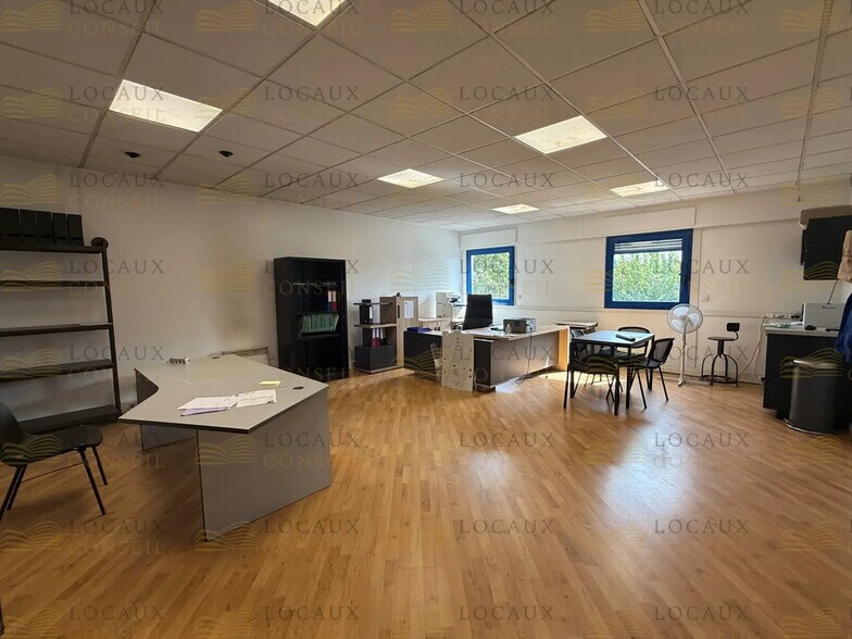 Local d’activités dans Argenteuil à louer - Photo de l’immeuble – Image 3 sur 13