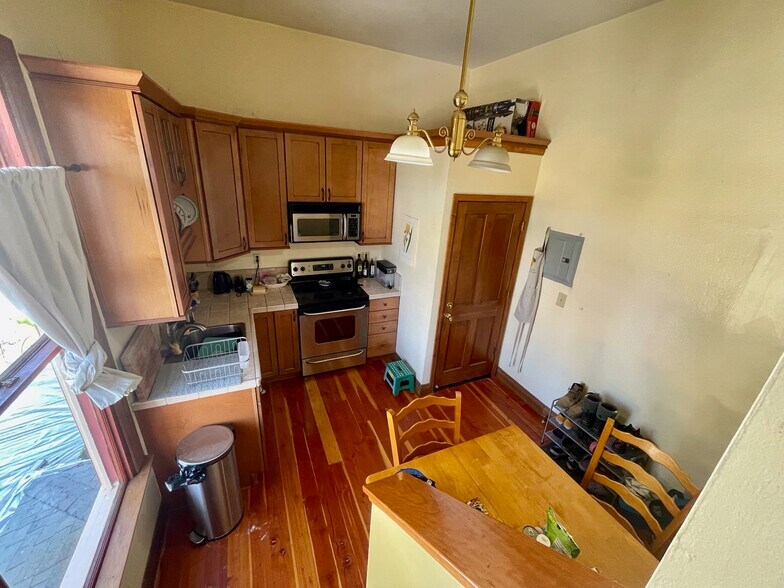 124 Bank St, Grass Valley, CA à vendre - Photo intérieure – Image 3 sur 45