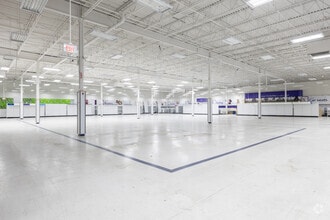 3742 Innes Rd, Ottawa, ON à louer Photo intérieure– Image 2 sur 9