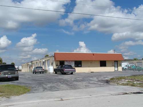 7535 Enterprise Dr, Riviera Beach, FL à louer - Photo principale – Image 1 sur 3