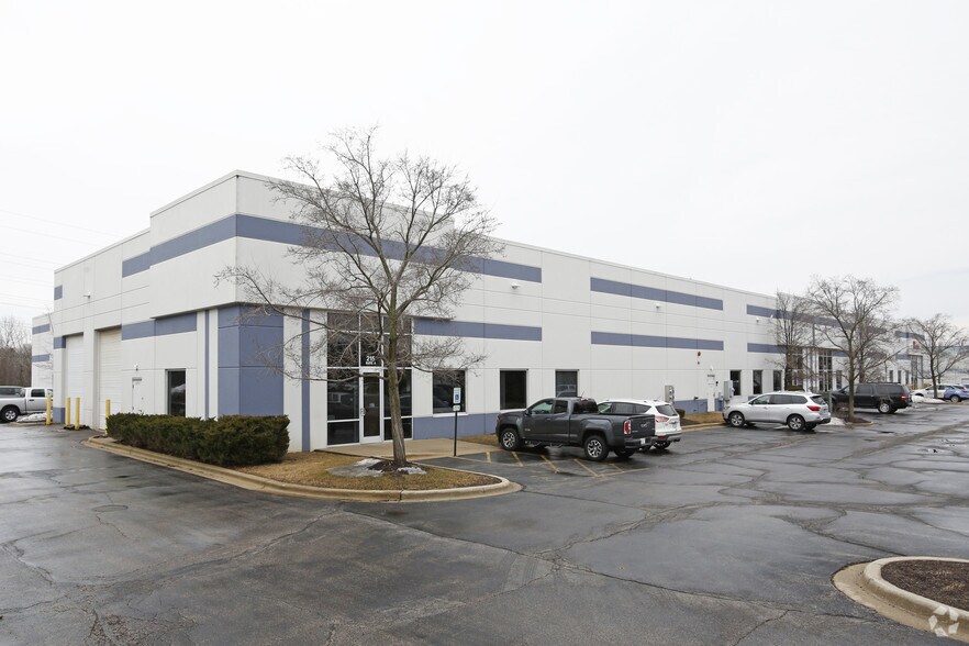 215 Prairie Lake Rd, East Dundee, IL à louer - Photo de l’immeuble – Image 3 sur 5